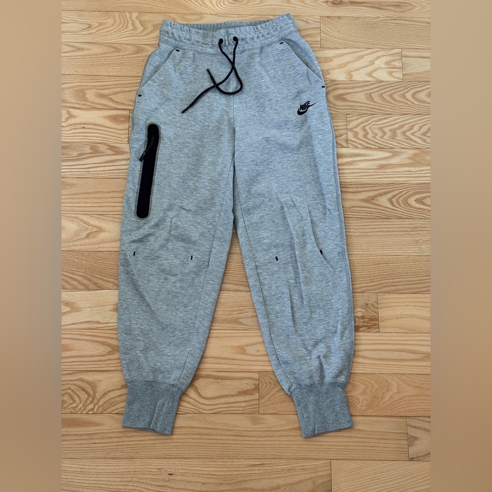 Nike Sportswear Tech Fleece Sweatpants Size XS in Gray